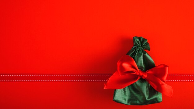 赤い弓のプレゼントバッグ