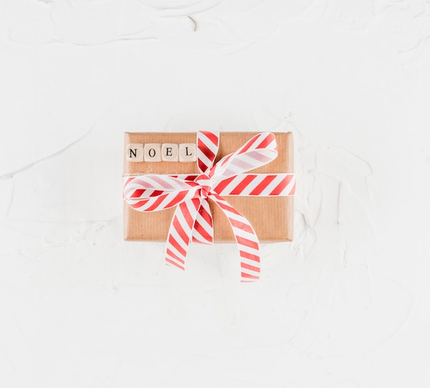 Free photo present box with noel title