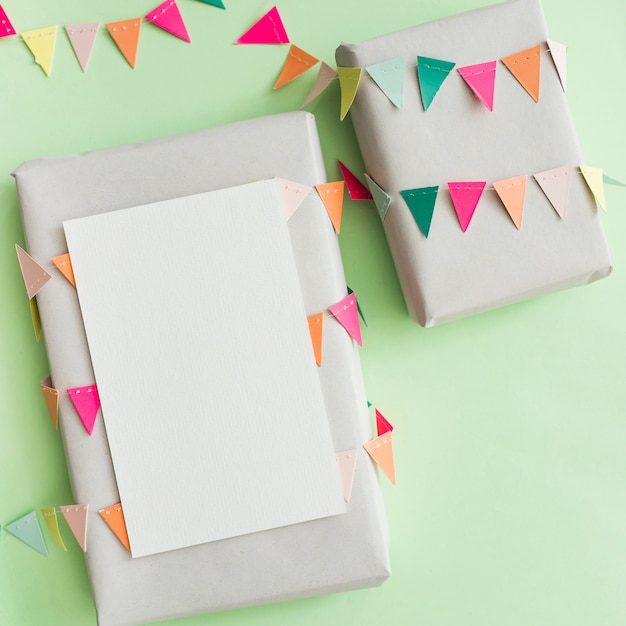 Present envelope with pennants