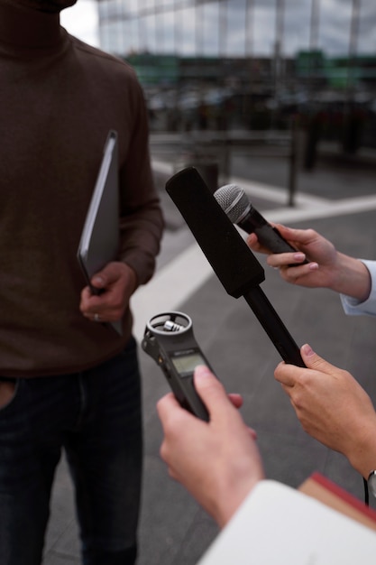 Press reporter fallowing leads in a case