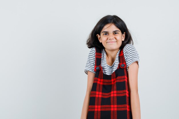 Free photo preteen girl looking at camera in t-shirt