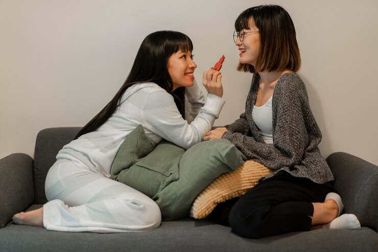 무료 Photo 메이크업 제품을 시도 꽤 아시아 여자