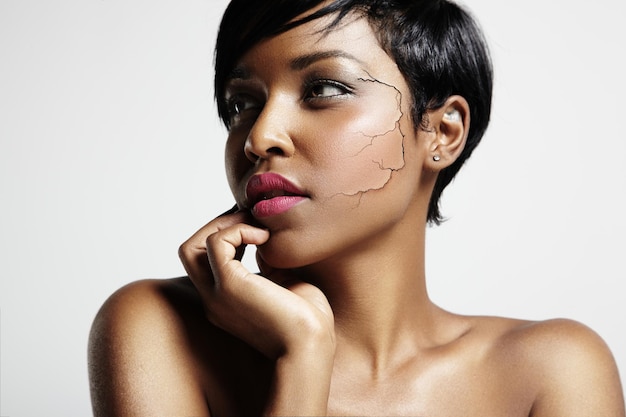 Free photo pretty black woman with a cracked skin on a face