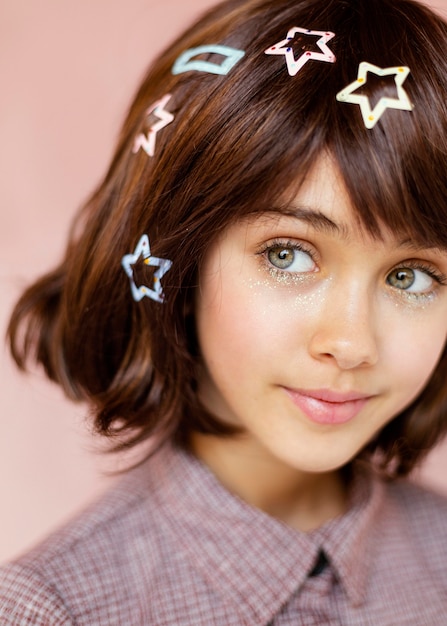 Free photo pretty girl with hair clips