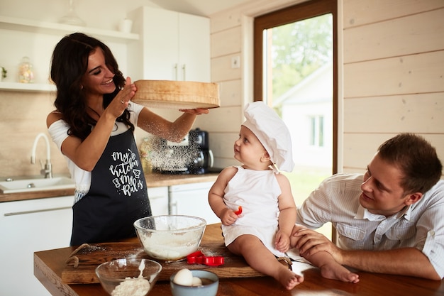 Free photo the pretty lady sifting the flour