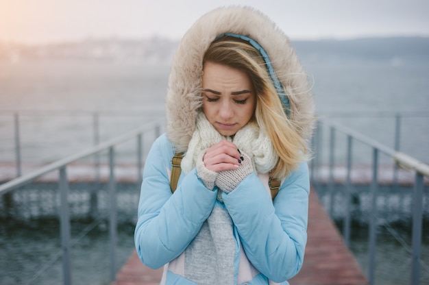 Foto gratuita bel viso ragazza stile di vita naturale