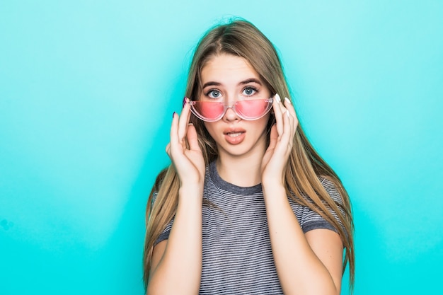 Free photo pretty surprised young model in fashion t-shirt, hat and transperent glasses isolated on green background