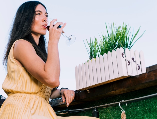 Free photo pretty woman drinking wine