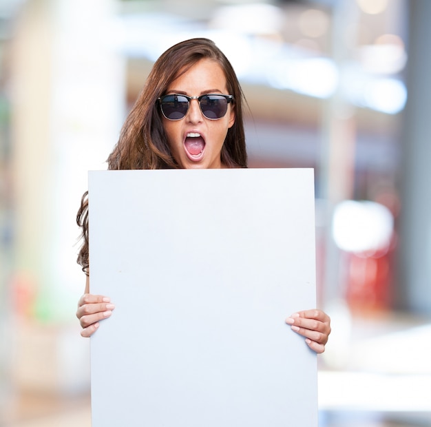 Free photo pretty woman holding a banner