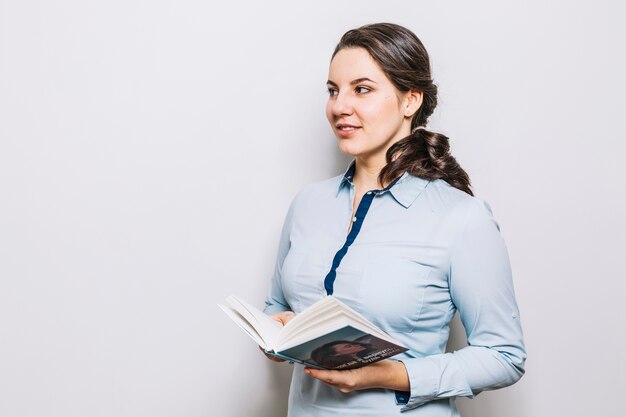 pretty woman reading book