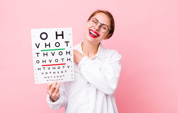 視力検査のきれいな女性