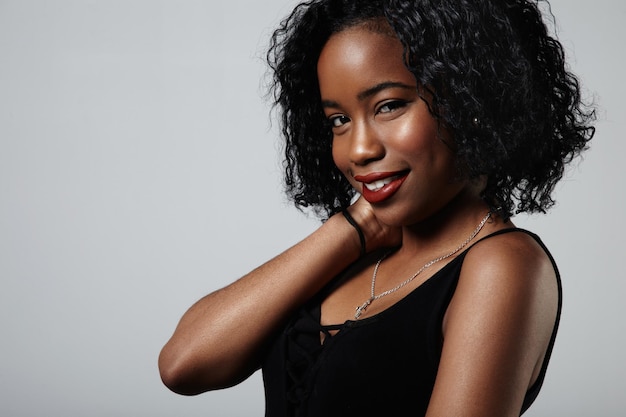 Free photo pretty young black woman with short curly hair