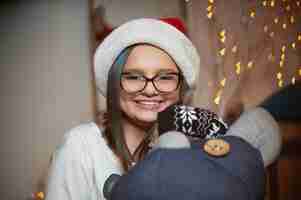 Free photo pretty young girl spending christmas eve at home