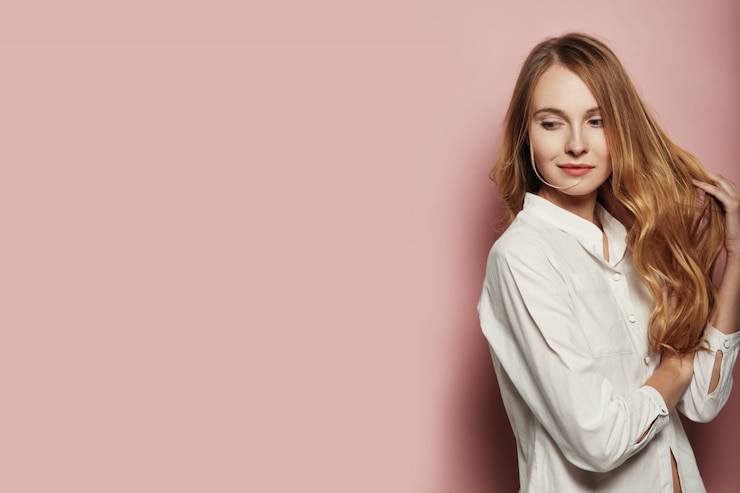 Free Photo pretty young woman posing on pink background