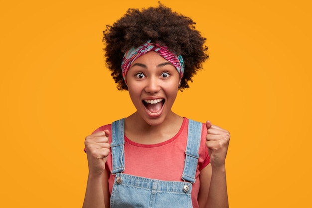 Free photo pretty young woman with curly hair