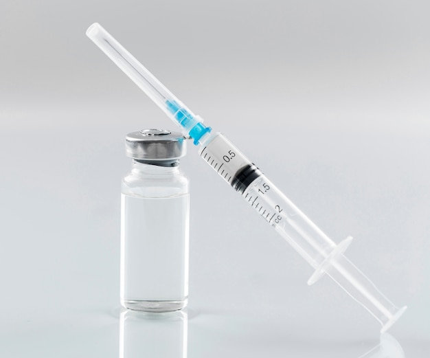 Ассортимент флаконов с профилактической вакциной против коронавируса