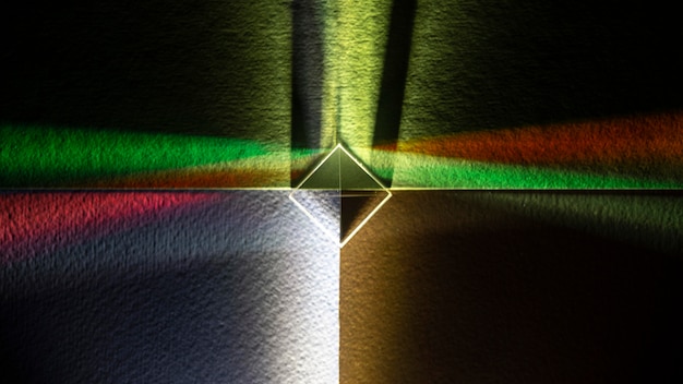 プリズムスペクトルの光と虹の屈折