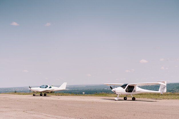 Aeroplani privati sul campo