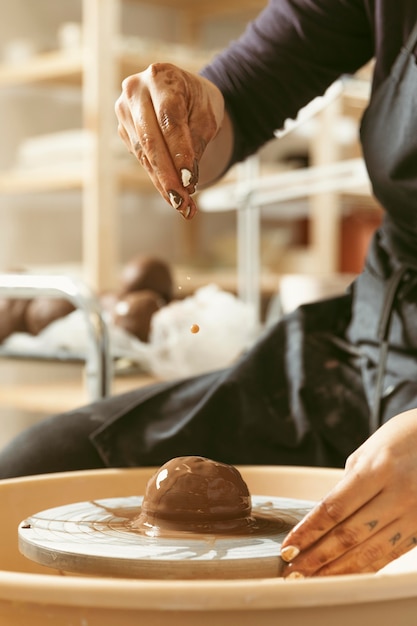 Lavoro artigianale professionale in officina