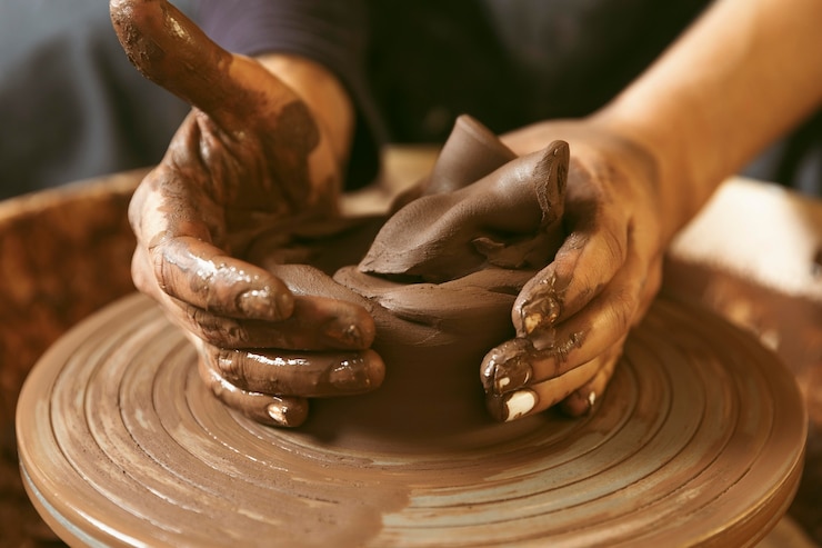 Free Photo professional artisan job at the workshop