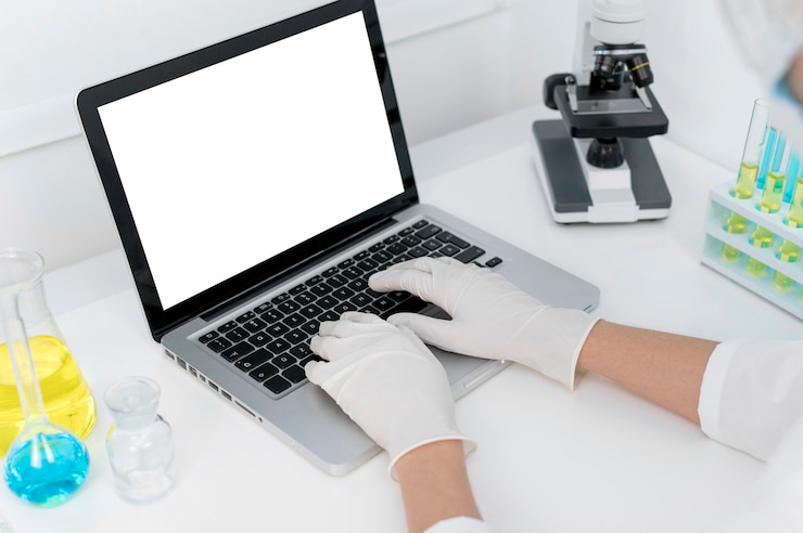 Free Photo professional researcher in lab