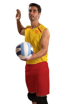 Профессиональный испанский баскетболист с мячом. изолированные на белом пространстве.