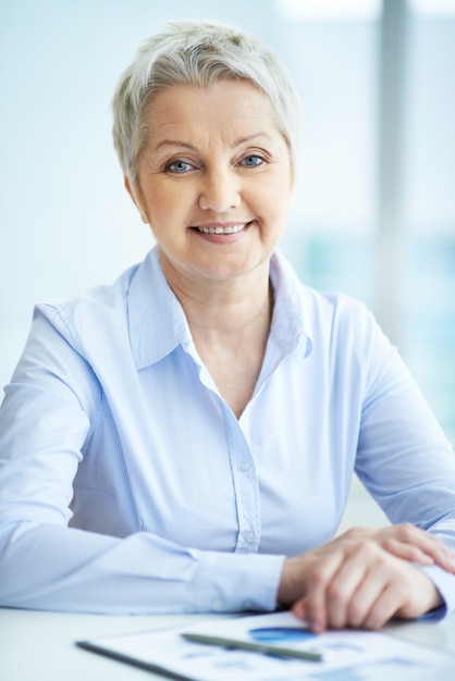 Free photo professional woman reading reports