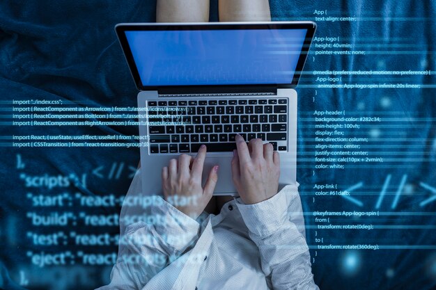 コンピューターでコードを扱う人のプログラミングの背景