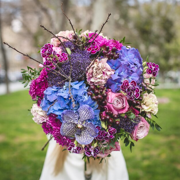 Promoting a mixed flower bouquet in a park 