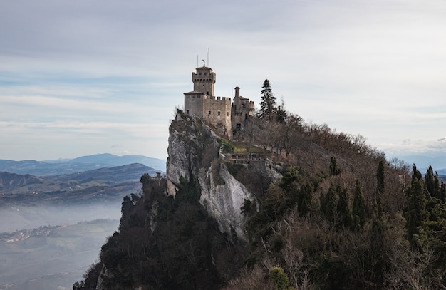 낮 동안 산 마리노의 Pubblico San