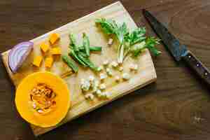 Free photo pumpkin; celery and onion on chopping board