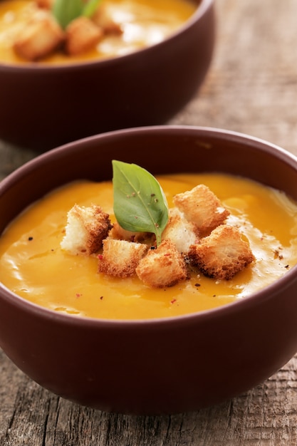 Free photo pumpkin soup in bowl