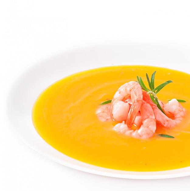 Zuppa di zucca con gamberi e rosmarino