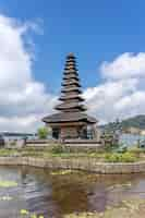 Foto gratuita tempio di pura ulun danu bratan in indonesia