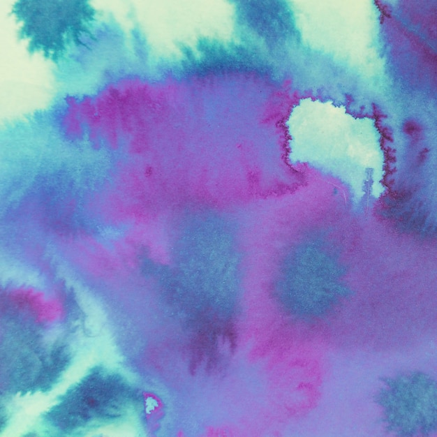 Фиолетовый красочный фон ручной акварельной текстуры