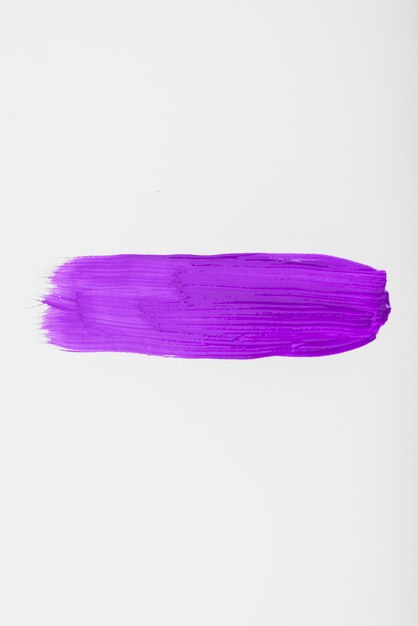 あなた自身のテキストのためのスペースを持つ紫色の水彩ブラシストローク