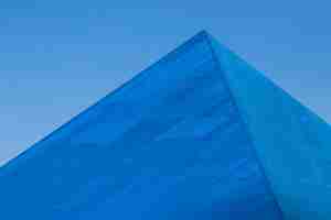 Free photo pyramid on blue