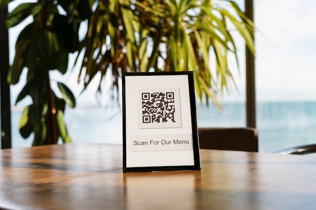 Free photo qr code on a table