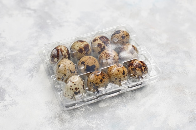 Free photo quail eggs on a white-grey concrete