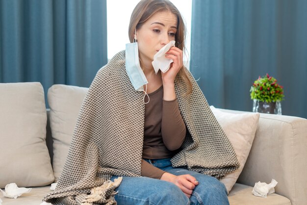 鼻水を伴う女性と日常活動の検疫