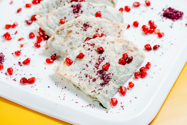 Free photo qutabs topped with sumakh and pomegranate