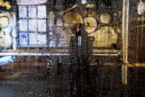 Foto gratuita effetto pioggia su fondo urbano