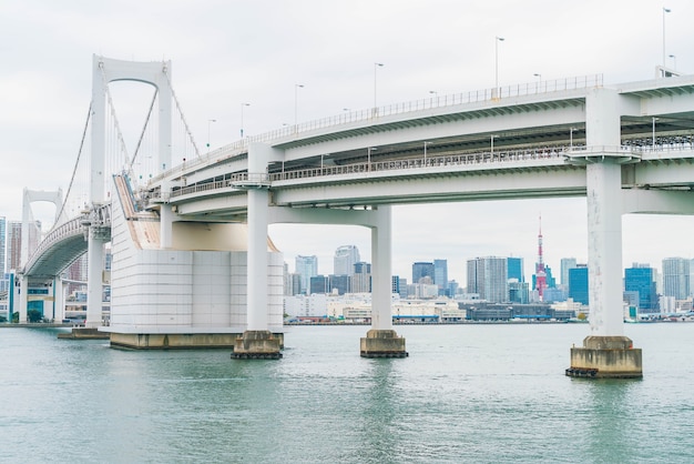 Foto gratuita ponte arcobaleno a odaiba, tokyo