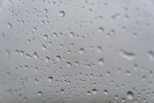Foto gratuita giornata di pioggia - dietro il finestrino dell'auto
