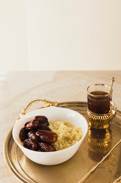 Бесплатное фото Концепция рамадана с датами