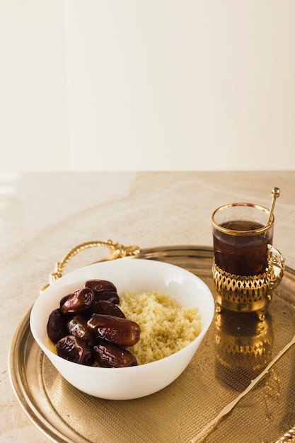 Foto gratuita concetto di ramadan con date