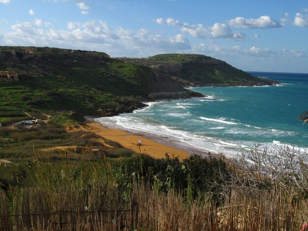 Ramla l-マルタ、マルタ諸島、ゴゾ島の昼間のハムラ湾