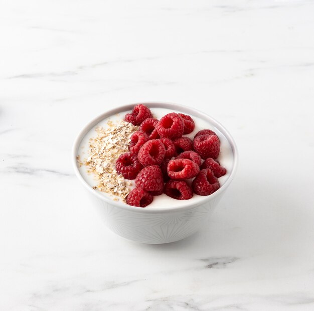 Free photo raspberries fruit snack with muesli and milk