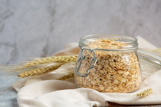 Free photo raw barley grain in old dark background