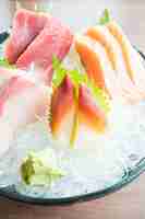 Foto gratuita sashimi fresco crudo